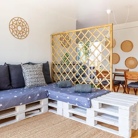 Daire 1-bedroom With Stunning River Views And Private Rooftop By Lisbeyond