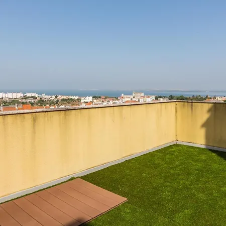 1-bedroom With Stunning River Views And Private Rooftop By Lisbeyond *