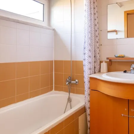 One Bedroom With Stunning River Views And Private Rooftop! * Lisbon