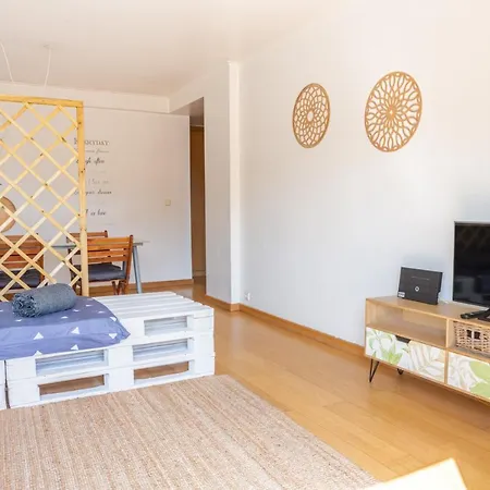 One Bedroom With Stunning River Views And Private Rooftop!