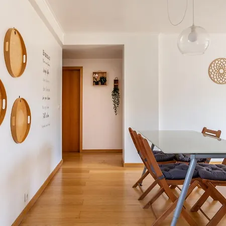 One Bedroom With Stunning River Views And Private Rooftop! Apartment Lisbon