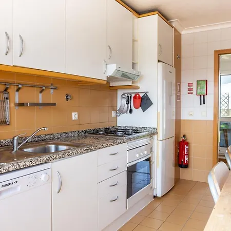 One Bedroom With Stunning River Views And Private Rooftop! *