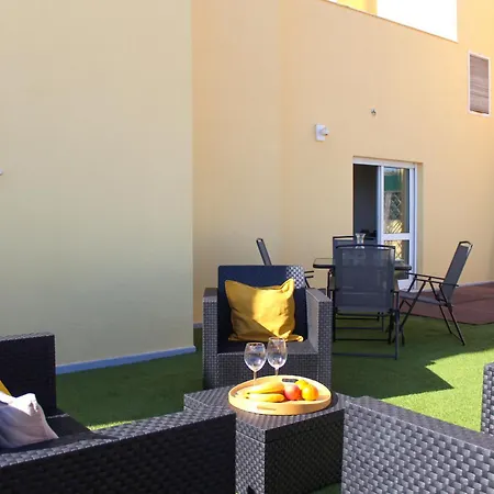 Apartment One Bedroom With Stunning River Views And Private Rooftop! *
