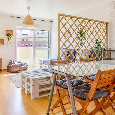 1-bedroom With Stunning River Views And Private Rooftop By Lisbeyond *